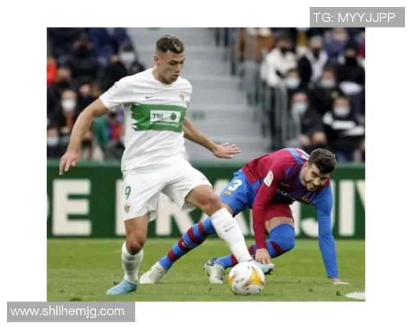 德容穿搭解析:透视球星上脚的足球鞋设计与性能优势 德容穿搭解析:透视球星上脚的足球鞋设计与性能优势