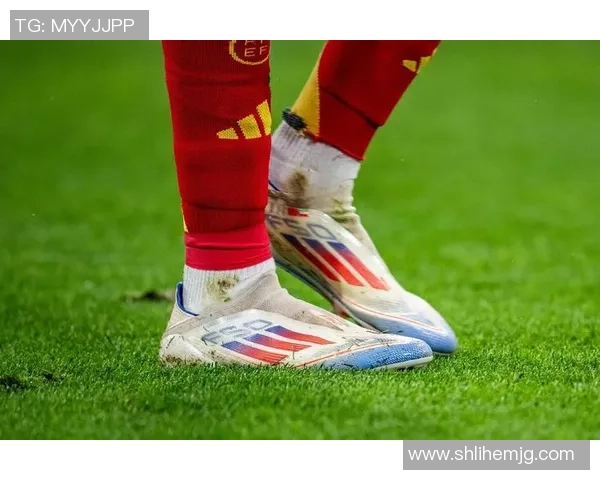 曾是锋线利器的球星们与最适合他们的足球鞋完美搭配揭秘