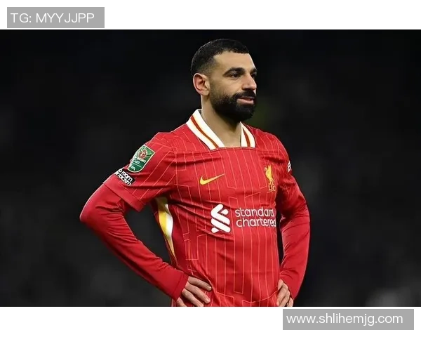 欧洲足坛巨星奥尔森英姿展现绿茵魅力与拼搏精神