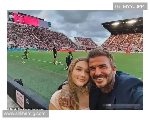 足球巨星深情宠爱女儿的温馨故事与父爱背后的独特情感解析